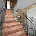 City Entrance Apartment