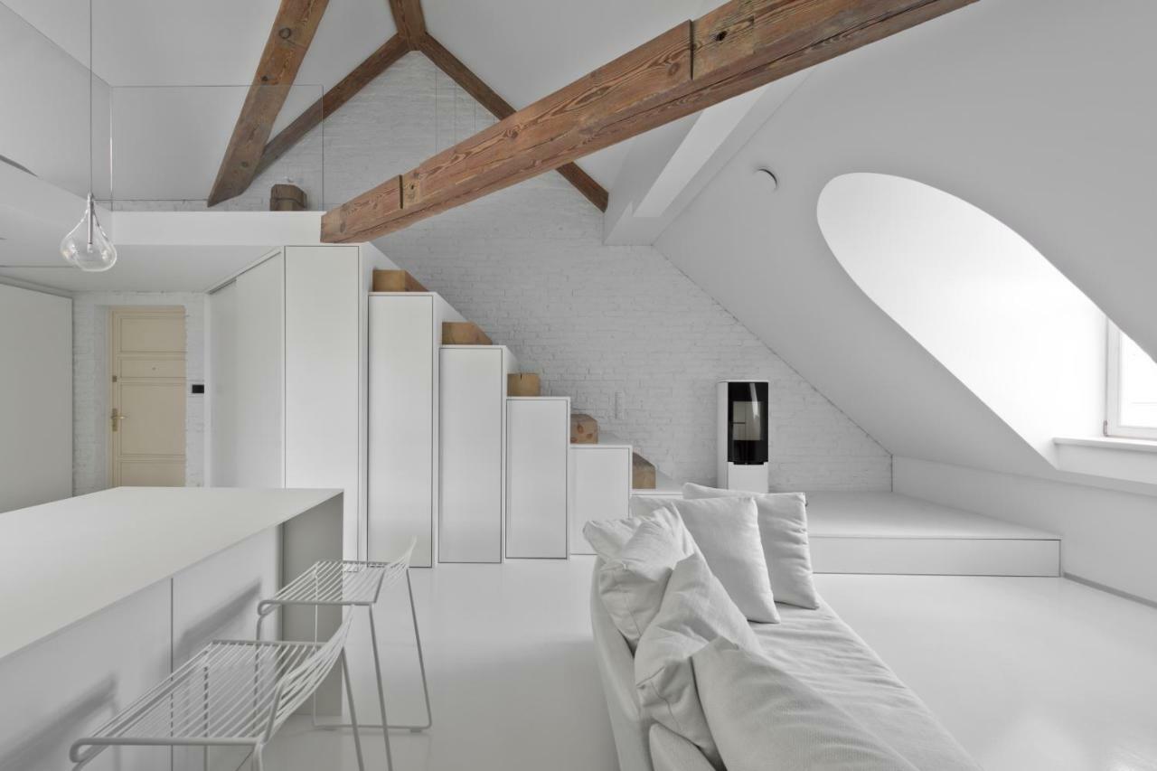 Entrance Apartment *